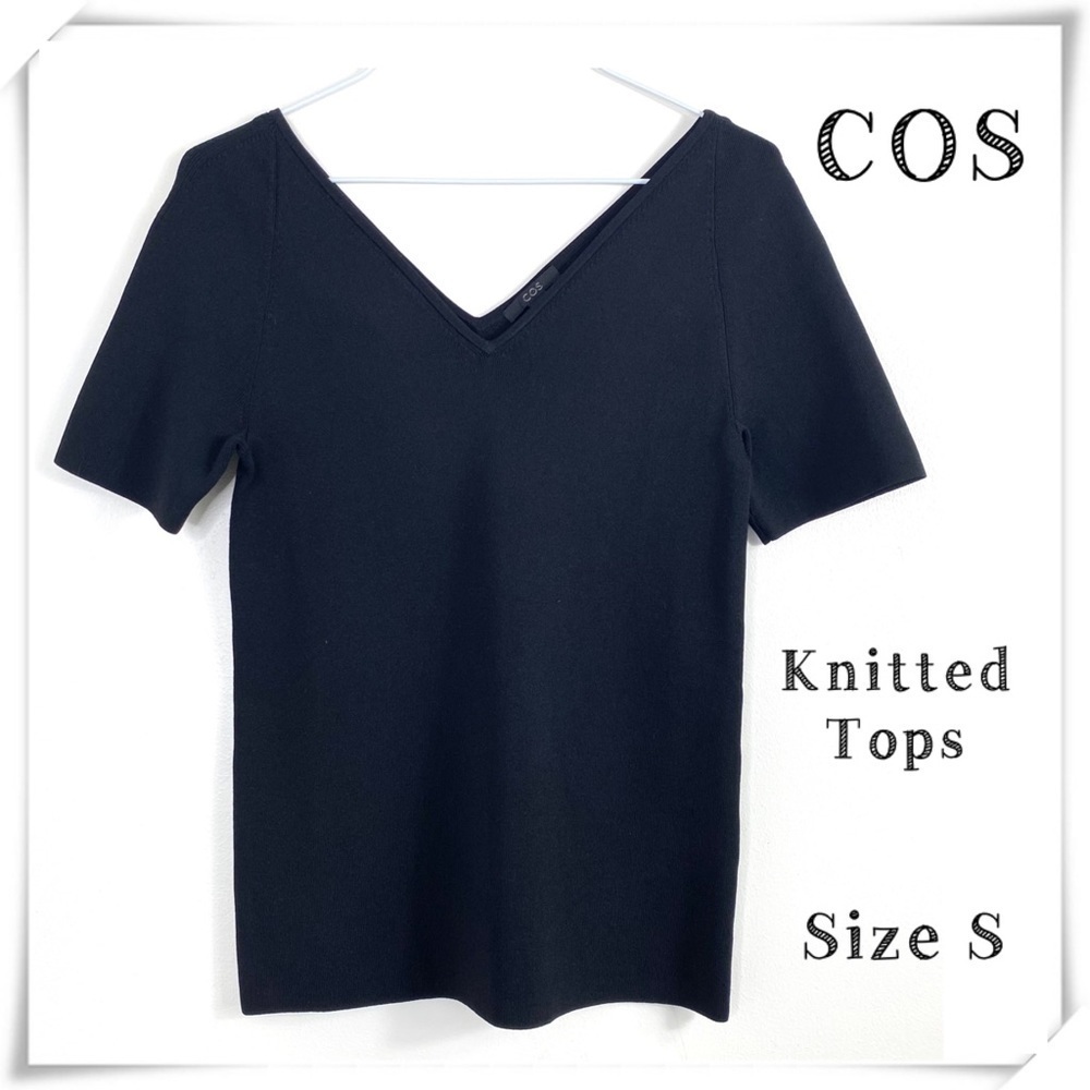 Cos V-Neck Short Sleeve Fitted Knitted Top In Black